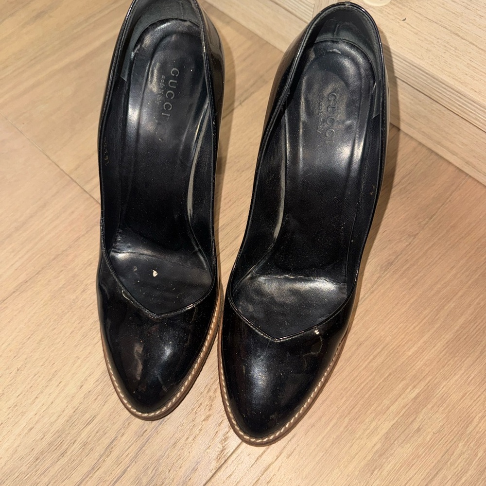Vintage Gucci Women's Classic Black Heels ( patent leather)